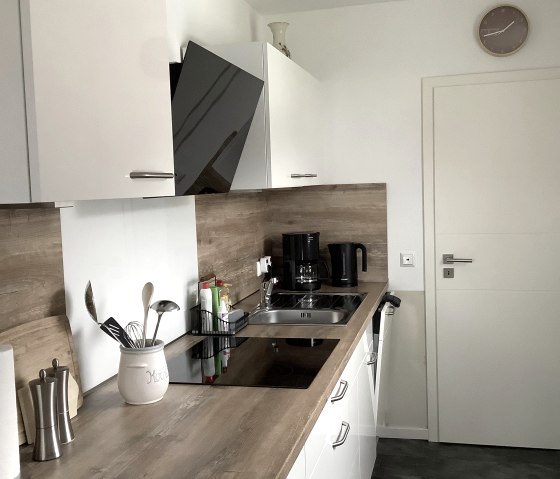 Küchenzeile mit Abstellkammer