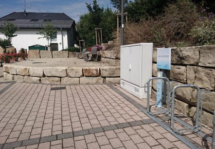 Station de recharge pour vélos électriques Place du village Echternacherbrück, © Elke Wagner, Felsenland Südeifel Tourismus GmbH