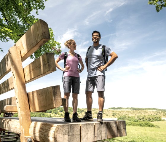 EifelSpur Tuscany of the Eifel, XXL bench, © Eifel Tourismus GmbH, Dominik Ketz