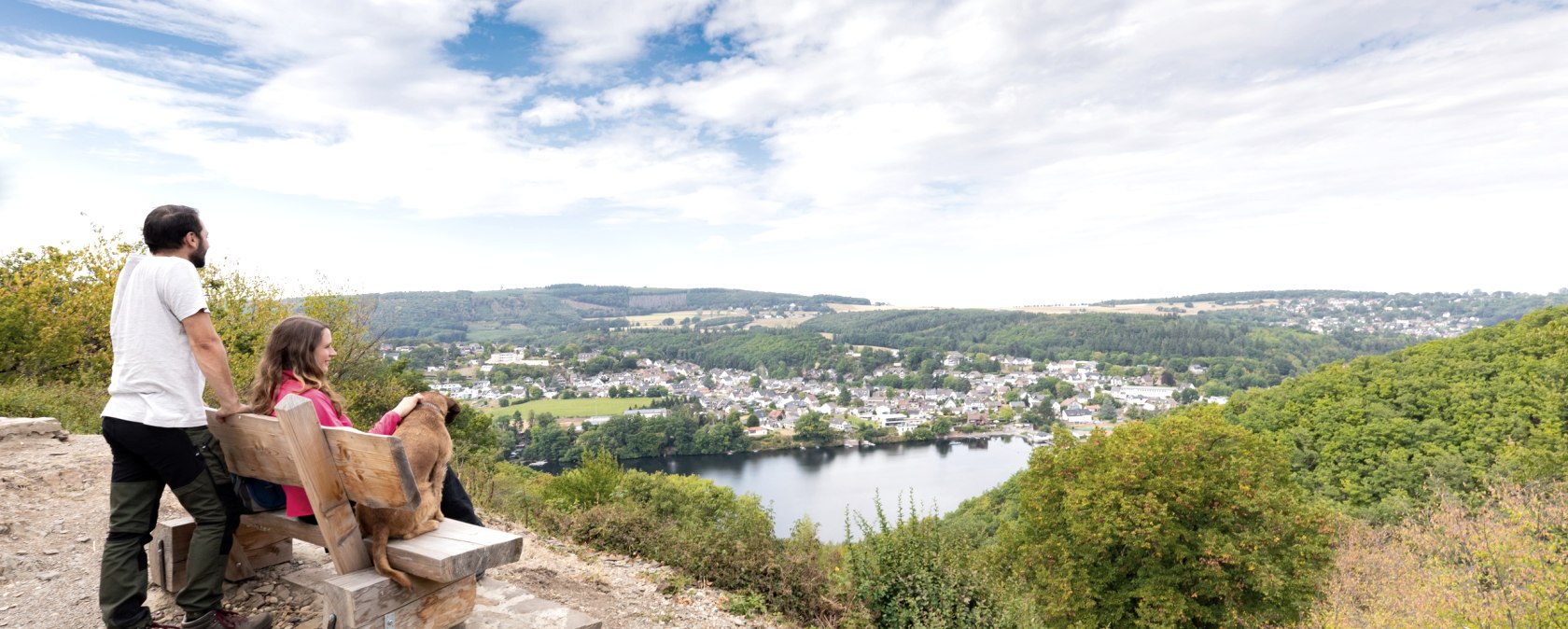 Resting with a view of Obermaubach, © Eifel Tourismus GmbH, AR-shapefruiteAG
