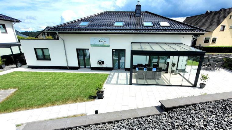 Holiday home with two apartments and exclusive furnishings.