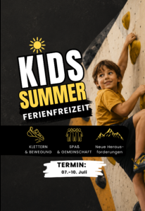 Een jongen klimt tegen een klimwand en glimlacht. Het evenement biedt een actieve zomervakantie voor kinderen van 7 tot 10 juli.