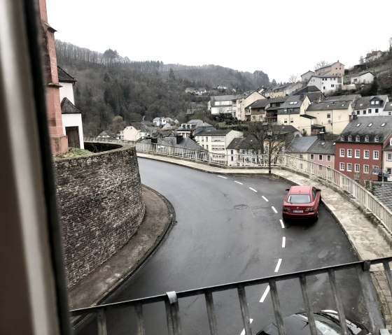 Blick auf die Parkplätze