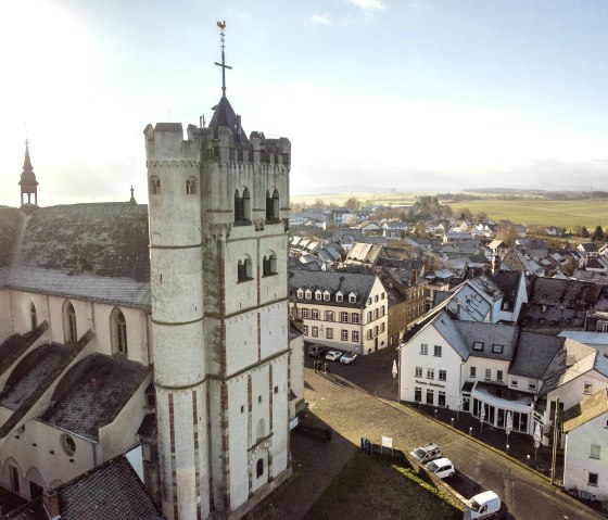 Vue sur Münstermaifeld avec l'église collégiale, © Eifel Tourismus GmbH, D. Ketz