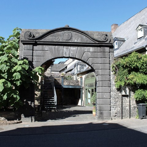 Kasteelpoort van Nickenich in de zomer, © VG Pellenz/Manea