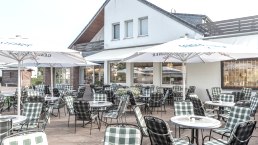Sitzmöglichkeiten auf der Terasse, © Café Flink