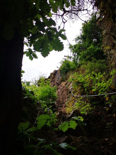 Laatste etappe van de klettersteig naar het topkruis.