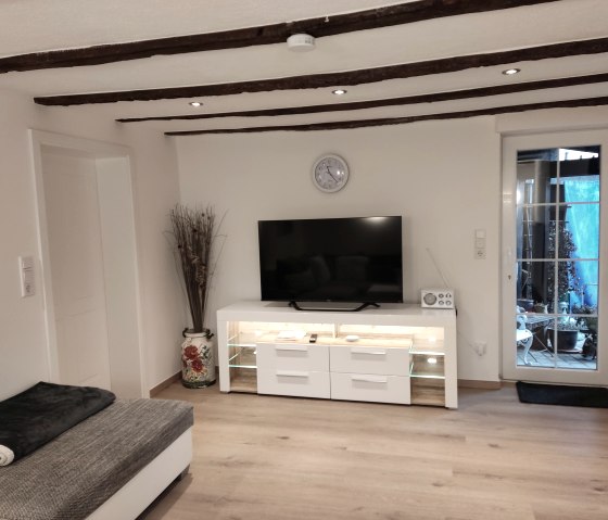 TV im Wohnzimmer, © Nordeifel Tourismus GmbH & Ferienwohnung Antweiler