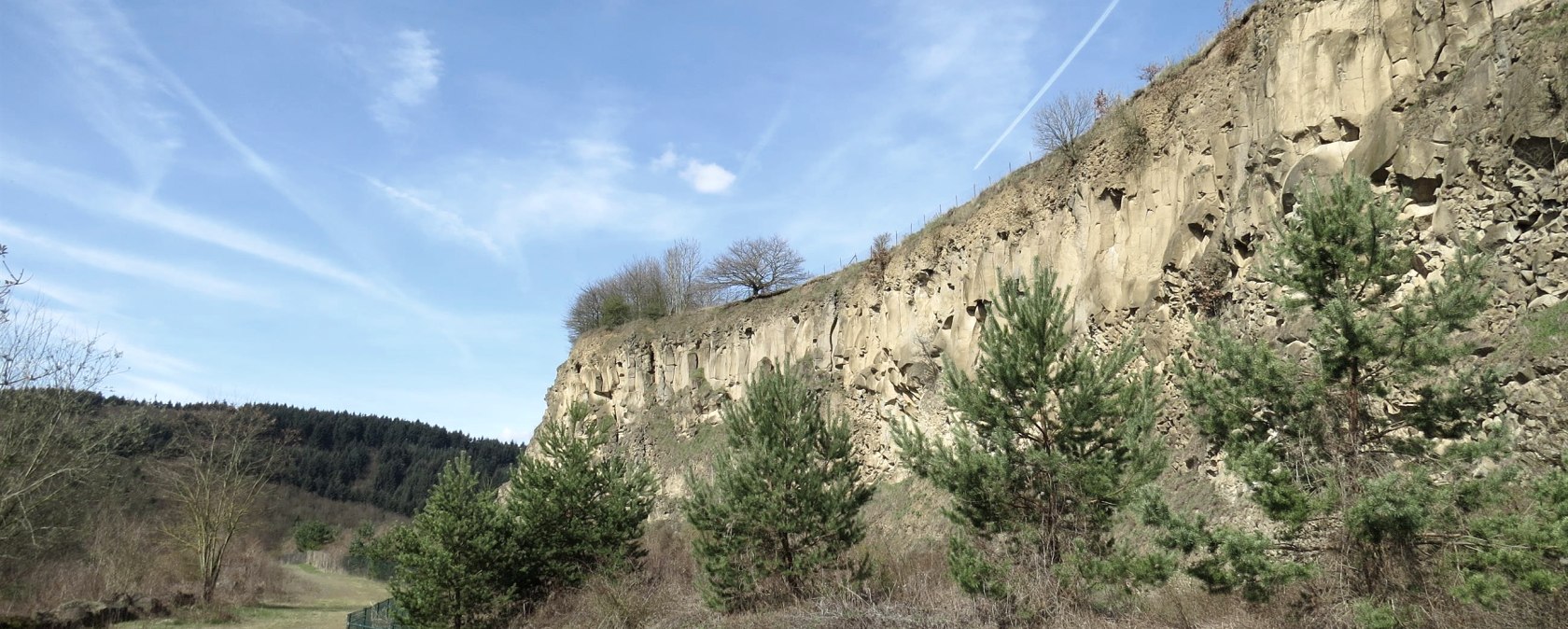 Blick auf die Steilwand der Ahl, © Foto: Svenja Schulze-Entrup, Quelle: Touristik-Büro Vordereifel