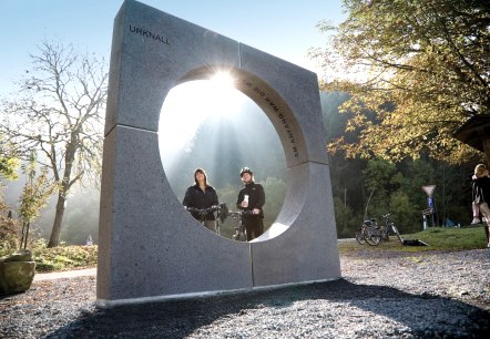 Le big bang sur la piste cyclable cosmique de la Kleine Kyll, © GesundLand Vulkaneifel/J. Hoefs