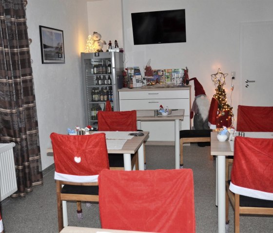 Kerstversiering in de ontbijtzaal
