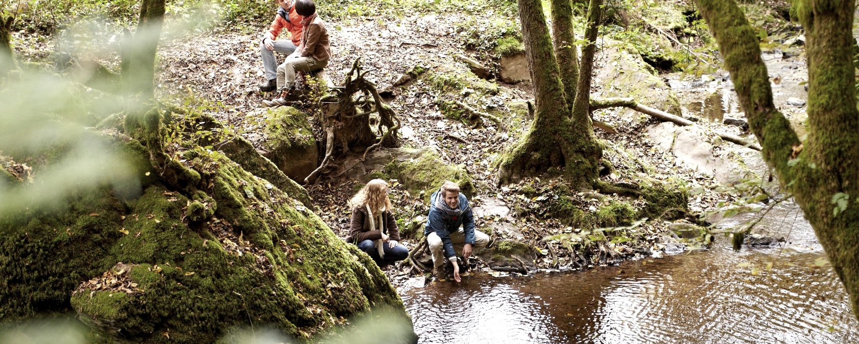 Wandelaars op de Kleine Kyll, © GesundLand Vulkaneifel, Marco Rothbrust