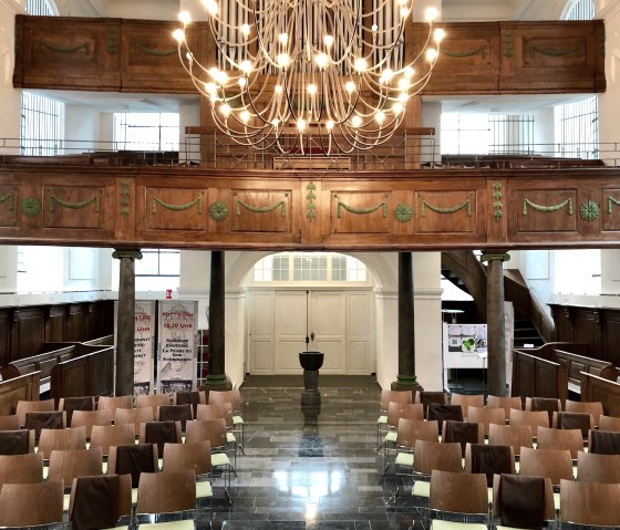 Interieur van de protestantse kerk, © Jens-Peter Bentzin