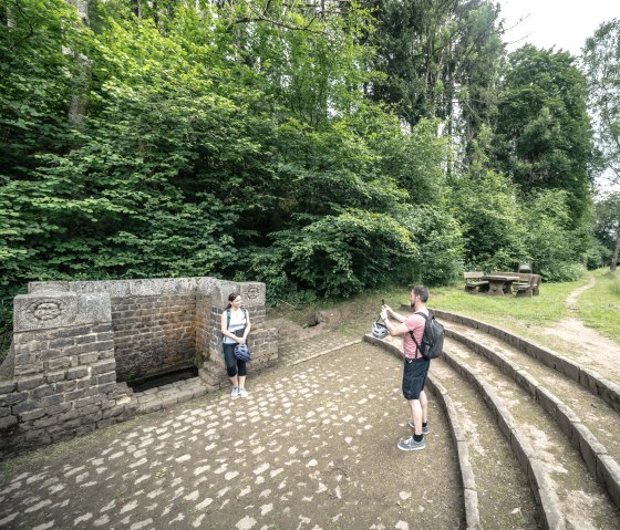 De fietstocht voert langs de Grüner Pütz, een Romeinse bron bij Nettersheim., © Eifel Tourismus GmbH, Dennis Stratmann
