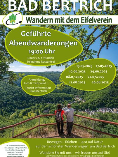 Ein Plakat für geführte Abendwanderungen in Bad Bertrich. Es zeigt ein Paar, das eine Aussicht auf die Natur genießt, mit Informationen zu Terminen und Anmeldungen.