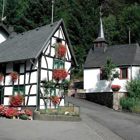 Dorfansicht mit Kapelle, © Dorfgemeinschaft Lückenbach