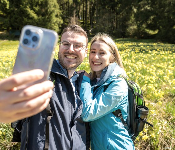 Selfie with daffodil meadow, © Städteregion Aachen, Dominik Ketz