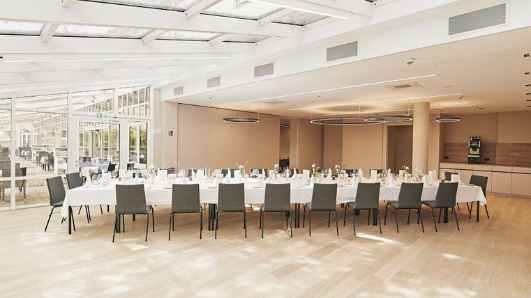 De wintertuin van Seehotel Maria Laach nodigt niet alleen uit voor privéfeesten, ook voor vergaderingen wordt deze lichte ruimte graag gebruikt.