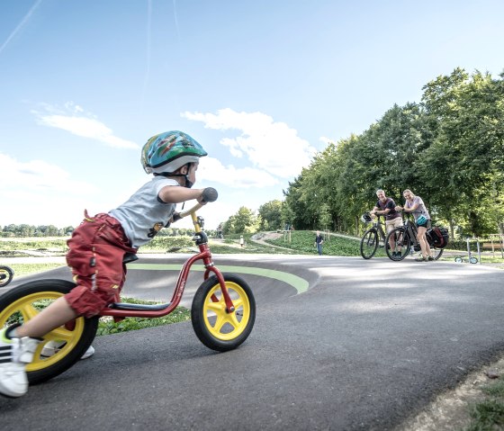 Sur la pumptrack, © Dennis Stratmann
