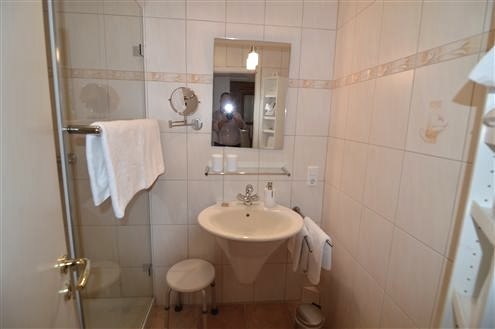 Double room suite Brohltal - bathroom