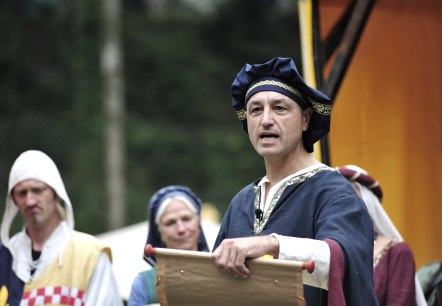 Le comte Dietrich III en déplacement à Manderscheid, © Reimund Schmitz Gästeführungen
