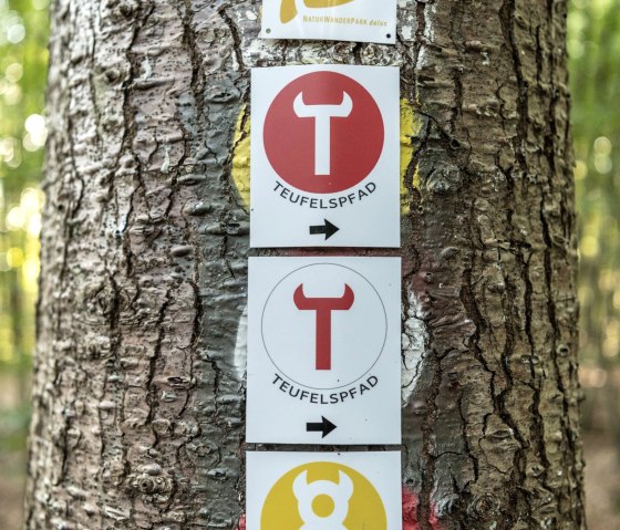 Die Markierungen der Teufelspfade, © Felsenland Südeifel Tourismus GmbH