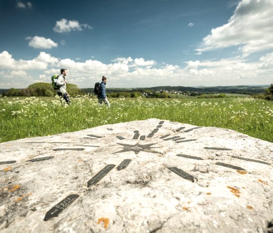Randonnée sur le sentier des volcans à travers la réserve naturelle de Steinbüchel, © Eifel Tourismus GmbH, D. Ketz