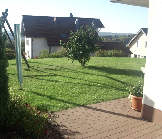 Terrace/meadow, © Ferienwohnung Hansen