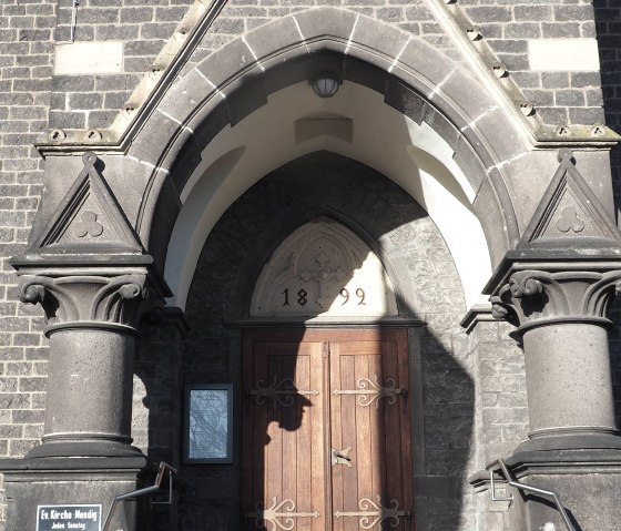 Evangelische Kerk Mendig - Ingang, © VG Mendig/Neideck
