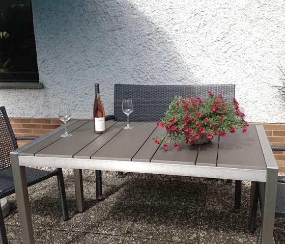 Une bonne bouteille de vin de Moselle vous attend ...