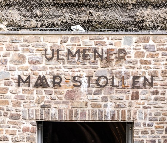 Eingang zum Ulmener Maar-Stollen, © Eifel Tourismus GmbH, AR shapefruit AG
