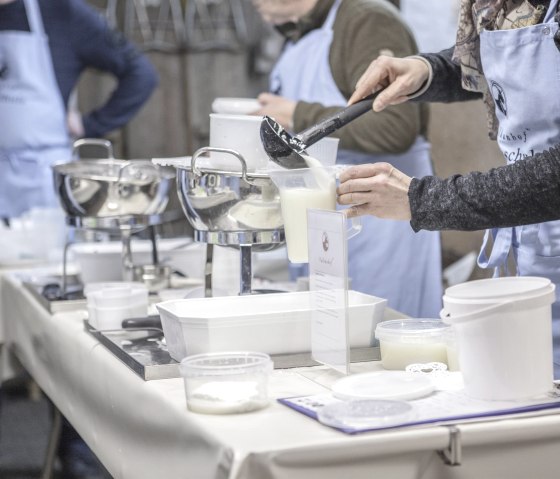 Ecrémage du lait à l'école du fromage