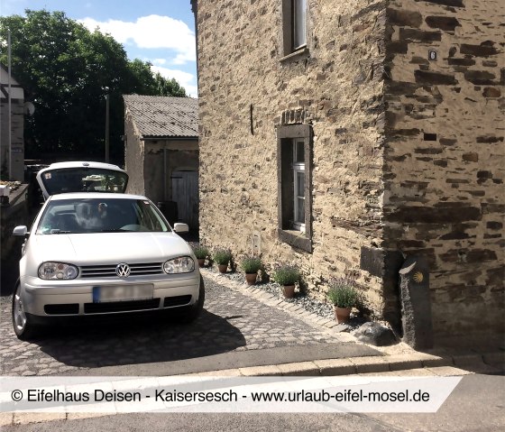 Parkplatz am Haus, © Eifelhaus Deisen