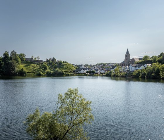 Ulmener Maar im Sommer