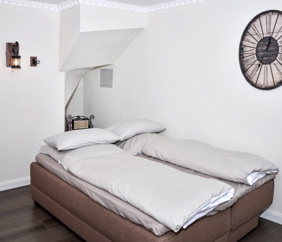 Burgstube Boxspringsofa als Bett