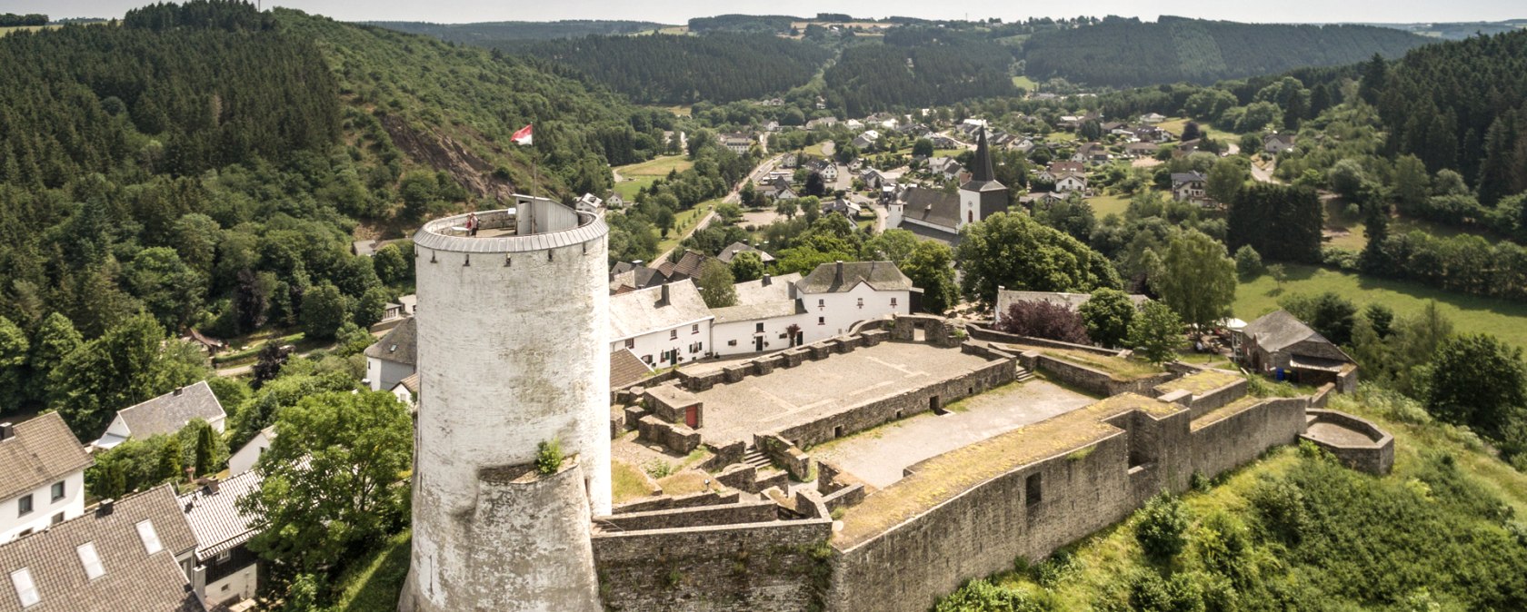 Castle Route hiking trail: Reifferscheid Castle, © Eifel Tourismus GmbH, D. Ketz