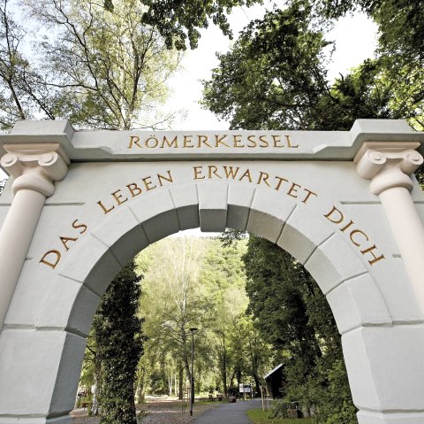 Landschaftstherap. Park Römerkessel - Eingang, © GesundLand Vulkaneifel