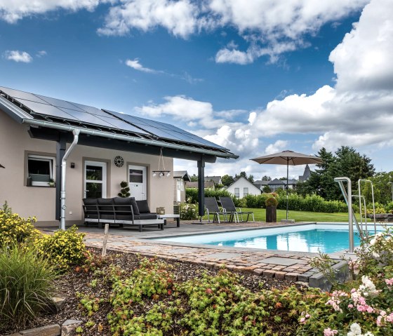Poolhaus mit Pool und Sauna