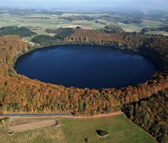 Le Pulvermaar sur le sentier des maars, © Eifel Tourismus GmbH - H. Gassen