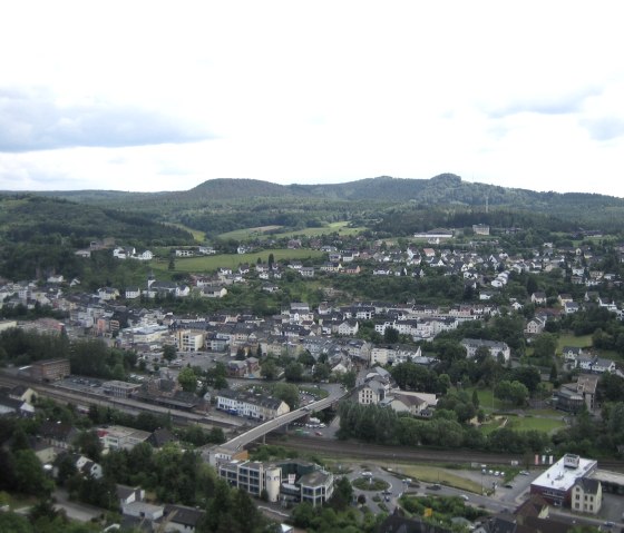 Gerolsteiner Felsenpfad : Vue sur Gerolstein depuis le Munterley, © Eifel Tourismus GmbH