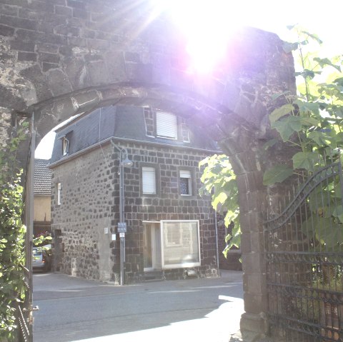 Vue arrière de la porte du château de Nickenich, © VG Pellenz/Manea