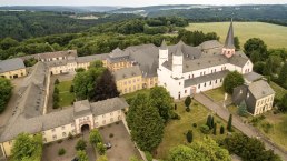 Aerial view of Steinfeld Monastery on the Eifelsteig trail, © Eifel Tourismus/D. Ketz