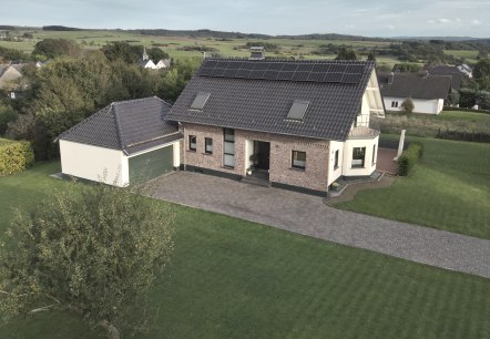maison_cour, © Nordeifel Tourismus GmbH & Ferienwohnung Auenblick