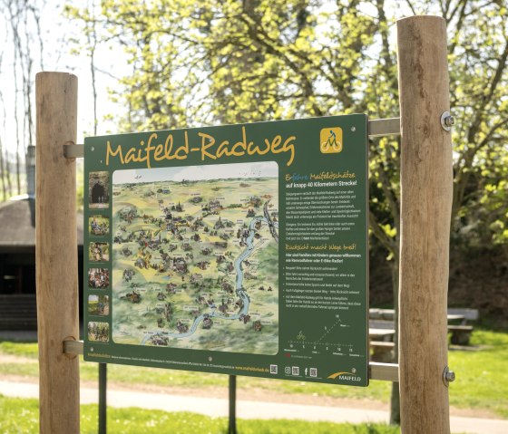 Portal board on the Maifeld cycle path, © TI Maifeld, Dominik Ketz