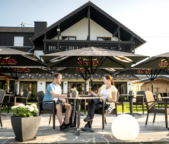 ET-2023-207-Ahr-Radweg, Landhotel Ewerts in Insul, © Eifel Tourismus GmbH, Dominik Ketz