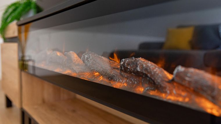 Voor een gezellige sfeer zorgt de elektrische haard.