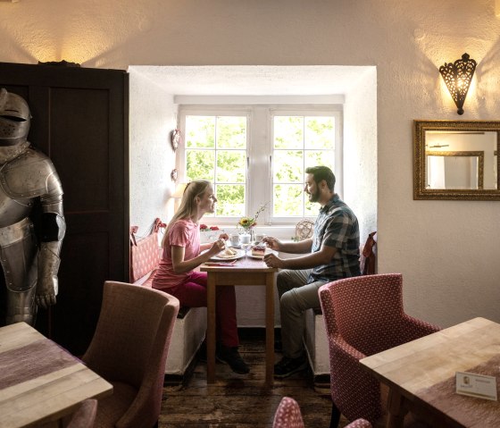 Arrêt au restaurant Villa Kronenburg, © Eifel Tourismus GmbH, Dominik Ketz