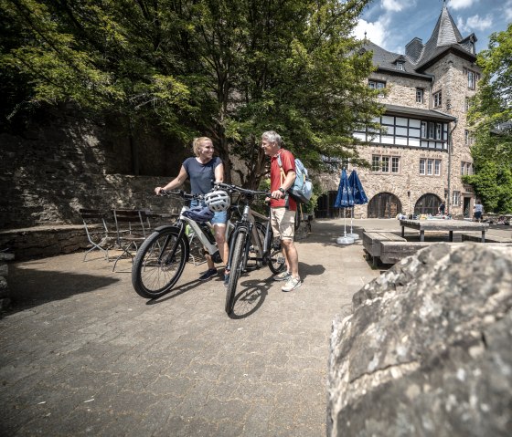 A detour by bike to Blankenheim Castle, © Eifel Tourismus GmbH, Dennis Stratmann