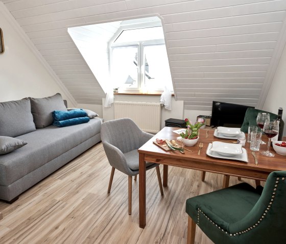 Maarstube Wohnraum mit Boxspringsofa