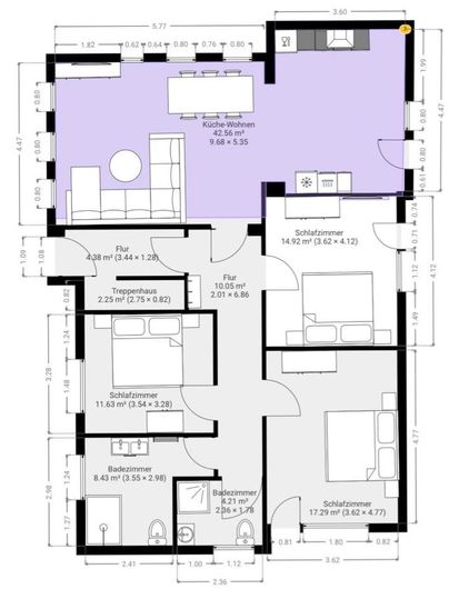 Een plattegrond van een huis met verschillende kamers. De keuken en de woonkamer staan centraal, omringd door slaapkamers en badkamers.